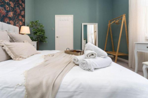 Host & Stay - Round Hill Apartment
